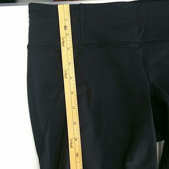Athleta power up Ananda yoga capri size medium - Picture 3 of 8